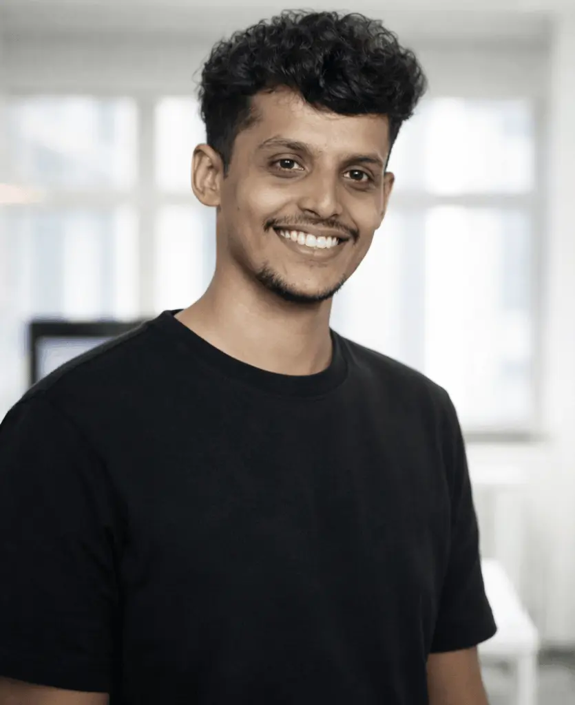 Aswin Gopan Freelance SEO Specialist Standing image